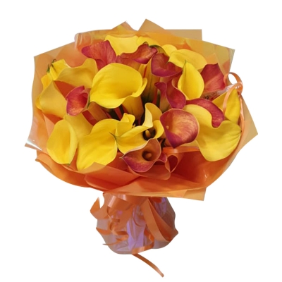 Букет из желтых и красных калл — Цветы SFlower – доставка цветочных букетов в Хабаровске. У нас цветы можно купить или заказать с доставкой круглосуточно — 66349d94