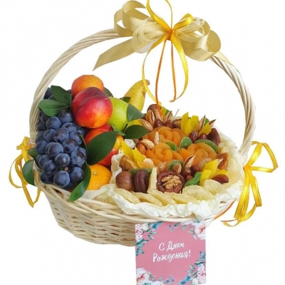 Подарочный набор сухофруктов и фруктов в корзине — Цветы SFlower – доставка цветочных букетов в Хабаровске. У нас цветы можно купить или заказать с доставкой круглосуточно — 