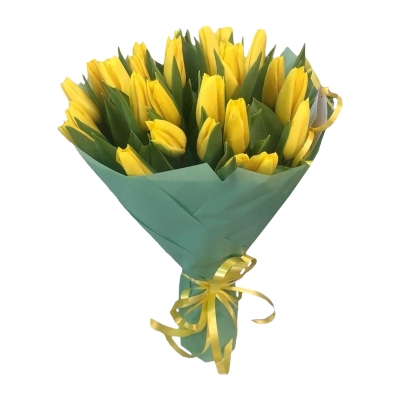 Букет желтых тюльпанов в упаковке — Цветы SFlower – доставка цветочных букетов в Хабаровске. У нас цветы можно купить или заказать с доставкой круглосуточно — 