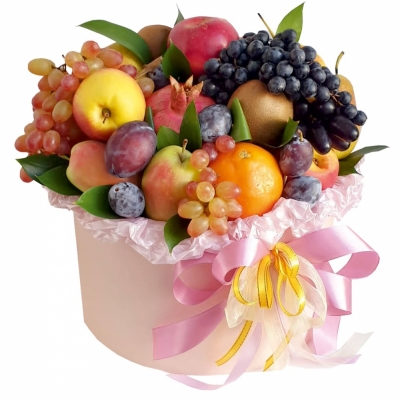 Фрукты в шляпной коробке — Цветы SFlower – доставка цветочных букетов в Хабаровске. У нас цветы можно купить или заказать с доставкой круглосуточно — 