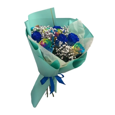 Букет из синих и радужных роз  — Цветы SFlower – доставка цветочных букетов в Хабаровске. У нас цветы можно купить или заказать с доставкой круглосуточно — 